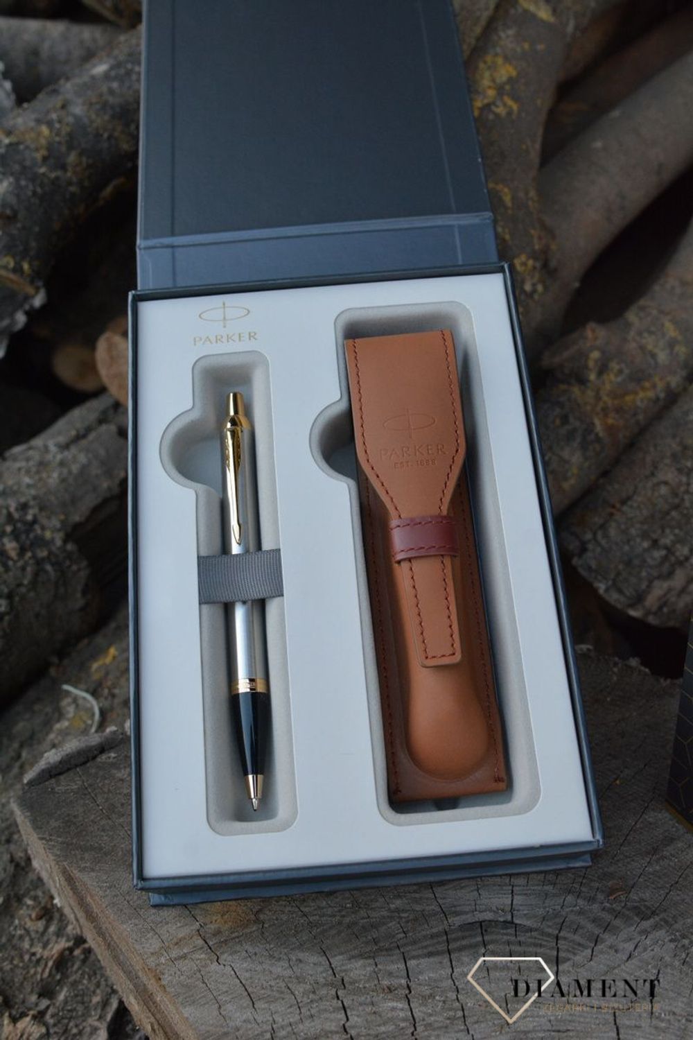 Zestaw prezentowy Parker Długopis srebrny Parker 1931670 z Etui brązowe Parker. Prezent dla nauczyciela. Prezent dla magistra. Długopisy Parker  (8).JPG